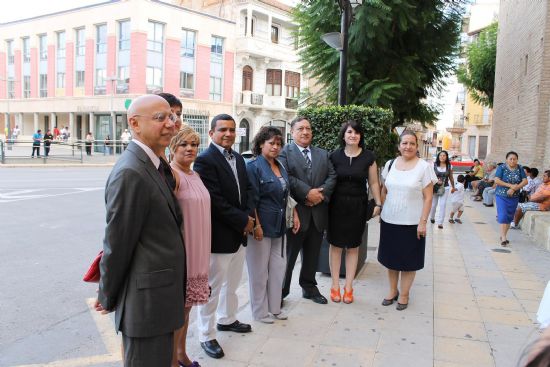 LA ALCALDESA Y LA CONCEJAL DE ATENCIÓN SOCIAL SE REÚNEN CON EL REPRESENTANTE EN ESPAÑA DE LA SECRETARÍA NACIONAL DEL MIGRANTE PARA PONER EN MARCHA PROYECTOS EN COMÚN EN EL MUNICIPIO DE TOTANA