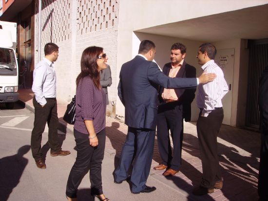 LA OFICINA DE ATENCIN AL CIUDADANO DEL SERVICIO DE RECOGIDA DE BASURA Y LIMPIEZA VIARIA  ABRE SUS PUERTAS EN LA LOCALIDAD, ANTE LA PRESENCIA DE AUTORIDADES LOCALES, PARA INFORMAR A LOS CIUDADANOS DE LOS SERVICIOS QUE SE PRESTAN Y RECOPILAR SUGERENCIAS 