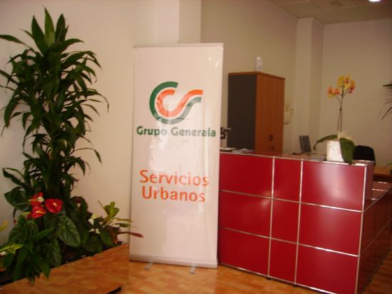 LA OFICINA DE ATENCIN AL CIUDADANO DEL SERVICIO DE RECOGIDA DE BASURA Y LIMPIEZA VIARIA  ABRE SUS PUERTAS EN LA LOCALIDAD, ANTE LA PRESENCIA DE AUTORIDADES LOCALES, PARA INFORMAR A LOS CIUDADANOS DE LOS SERVICIOS QUE SE PRESTAN Y RECOPILAR SUGERENCIAS 