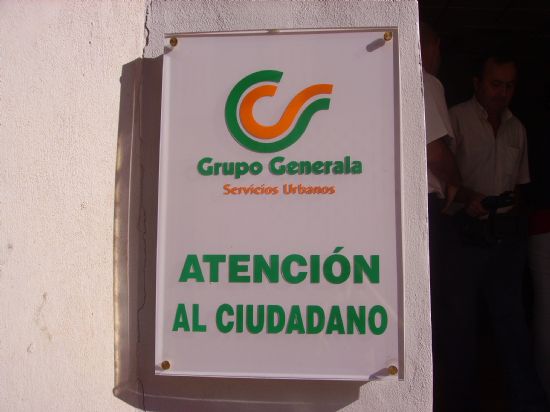 LA OFICINA DE ATENCIN AL CIUDADANO DEL SERVICIO DE RECOGIDA DE BASURA Y LIMPIEZA VIARIA  ABRE SUS PUERTAS EN LA LOCALIDAD, ANTE LA PRESENCIA DE AUTORIDADES LOCALES, PARA INFORMAR A LOS CIUDADANOS DE LOS SERVICIOS QUE SE PRESTAN Y RECOPILAR SUGERENCIAS 