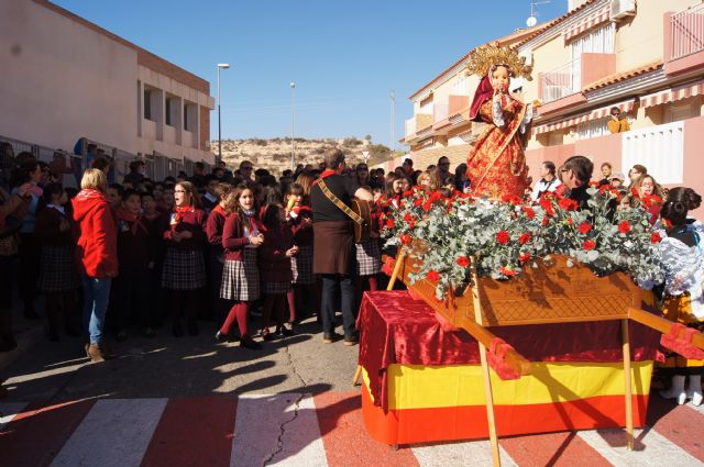 AUTORIDADES MUNICIPALES ACOMPAÑAN A LAS COMUNIDADES EDUCATIVAS DE LOS COLEGIOS "REINA SOFÍA" Y "SANTA EULALIA" EN LAS RESPECTIVAS ROMERÍAS ESCOLARES QUE HAN SACADO A LA CALLE