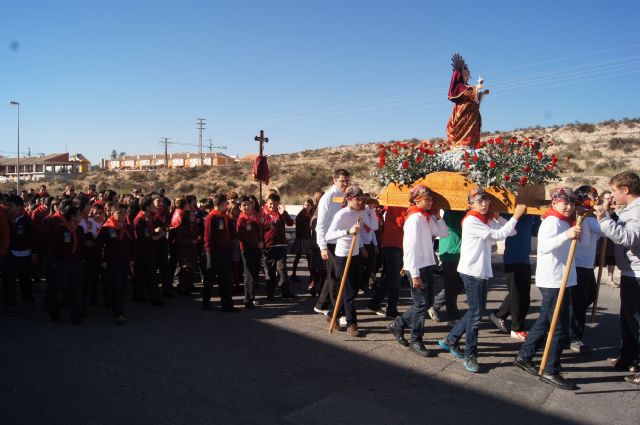 AUTORIDADES MUNICIPALES ACOMPAÑAN A LAS COMUNIDADES EDUCATIVAS DE LOS COLEGIOS "REINA SOFÍA" Y "SANTA EULALIA" EN LAS RESPECTIVAS ROMERÍAS ESCOLARES QUE HAN SACADO A LA CALLE