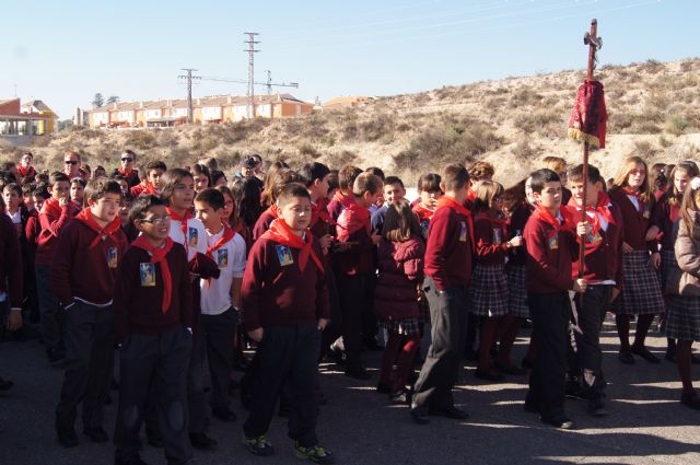 AUTORIDADES MUNICIPALES ACOMPAÑAN A LAS COMUNIDADES EDUCATIVAS DE LOS COLEGIOS "REINA SOFÍA" Y "SANTA EULALIA" EN LAS RESPECTIVAS ROMERÍAS ESCOLARES QUE HAN SACADO A LA CALLE