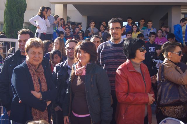 AUTORIDADES MUNICIPALES ACOMPAÑAN A LAS COMUNIDADES EDUCATIVAS DE LOS COLEGIOS "REINA SOFÍA" Y "SANTA EULALIA" EN LAS RESPECTIVAS ROMERÍAS ESCOLARES QUE HAN SACADO A LA CALLE