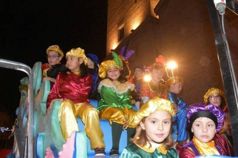 La Cabalgata de los Reyes Magos llena de luz, msica y color las calles de Totana; llenas de ilusin y colmadas de magia 