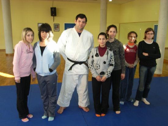 LA CONCEJALA DE DEPORTES HA PUESTO EN MARCHA 27 MODULOS DEPORTIVOS, ENMARCADOS EN EL PROGRAMA DE DEPORTE ESCOLAR, LLEVADO A CABO EN LOS CENTROS DE ENSEANZA DE LA LOCALIDAD