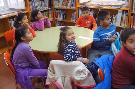 LOS ESCOLARES DE TOTANA SE ACERCAN AL MUNDO DE LOS CUENTOS POPULARES A TRAVÉS DE LA INICIATIVA DE ANIMACIÓN A LA LECTURA REALIZADA POR LA BIBLIOTECA MUNICIPAL