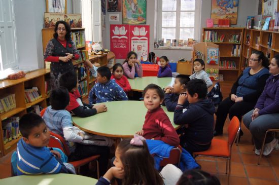 LOS ESCOLARES DE TOTANA SE ACERCAN AL MUNDO DE LOS CUENTOS POPULARES A TRAVÉS DE LA INICIATIVA DE ANIMACIÓN A LA LECTURA REALIZADA POR LA BIBLIOTECA MUNICIPAL