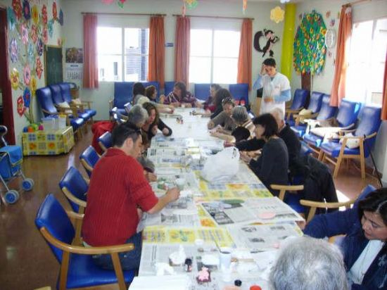 LOS ALUMNOS DEL CURSO DE "ATENCIÓN Y CUIDADO A PERSONAS DEPENDIENTES" REALIZAN UNA VISITA A LOS USUARIOS Y PROFESIONALES DEL SERVICIO DE ESTANCIAS DIURNAS (SED) DE TOTANA