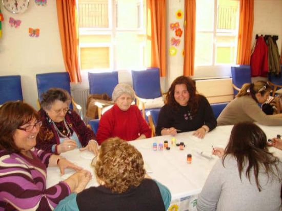 LOS ALUMNOS DEL CURSO DE "ATENCIÓN Y CUIDADO A PERSONAS DEPENDIENTES" REALIZAN UNA VISITA A LOS USUARIOS Y PROFESIONALES DEL SERVICIO DE ESTANCIAS DIURNAS (SED) DE TOTANA