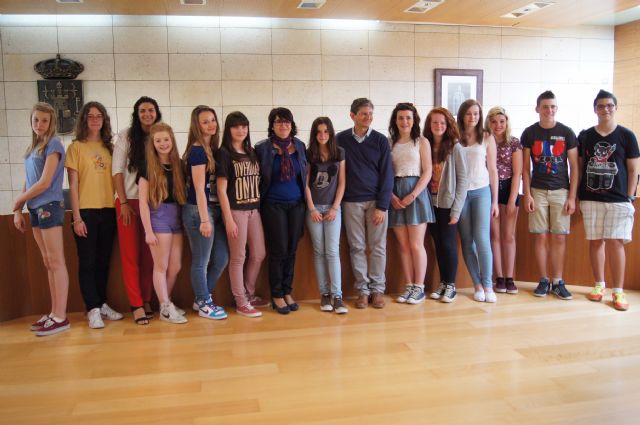 SE REALIZA UNA RECEPCIÓN INSTITUCIONAL A LOS ALUMNOS INGLESES QUE ESTÁN PARTICIPANDO EN UN INTERCAMBIO CON ESTUDIANTES DEL IES "PRADO MAYOR" DE TOTANA