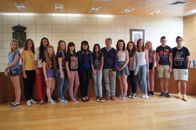 SE REALIZA UNA RECEPCIÓN INSTITUCIONAL A LOS ALUMNOS INGLESES QUE ESTÁN PARTICIPANDO EN UN INTERCAMBIO CON ESTUDIANTES DEL IES "PRADO MAYOR" DE TOTANA