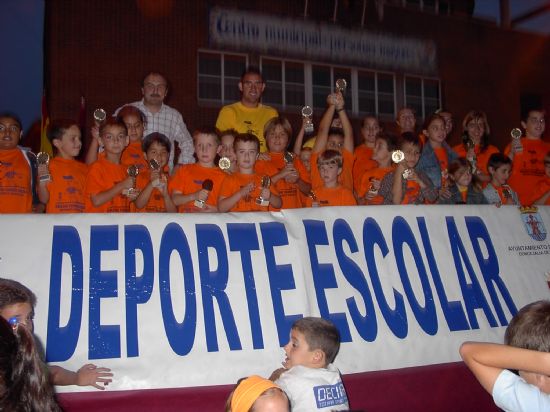 LA CONCEJALA DE DEPORTES CLAUSURA EL PROGRAMA DE DEPORTE ESCOLAR CON UNA JORNADA DE ACTIVIDADES LDICAS CON HINCHABLES EN LA PLAZA DE LA BALSA VIEJA Y CON LA ENTREGA DE TROFEOS A TODOS LOS PARTICIPANTES