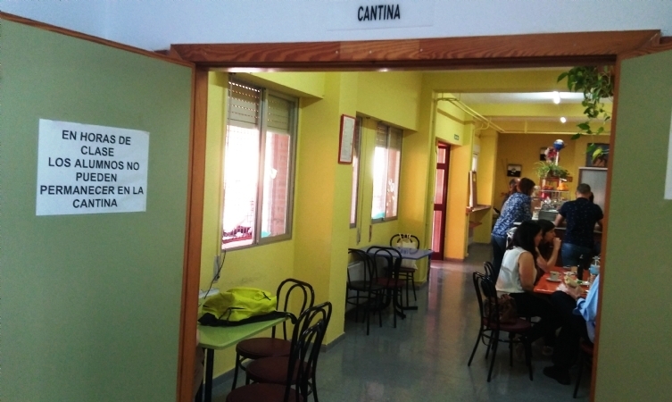 La Consejería de Educación saca a licitación el servicio de cafetería del IES "Juan de la Cierva y Codorníu" de Totana, cuyo plazo de presentación de ofertas finaliza el próximo 21 de julio