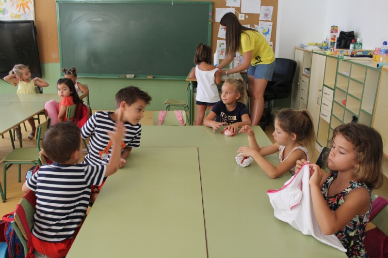 Unos 150 niños y niñas han pasado por la Escuela Municipal de Verano que promueve "El Candil", un servicio de conciliación de la vida laboral y familiar durante las vacaciones