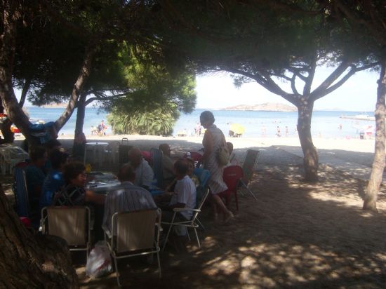 CASI UN MILLAR DE PERSONAS MAYORES DEL MUNICIPIO DE TOTANA PARTICIPAN EN EL PROGRAMA DE VIAJES VENTE A LA PLAYA! ORGANIZADO POR LA CONCEJALA DE BIENESTAR SOCIAL DURANTE LOS MESES DE VERANO