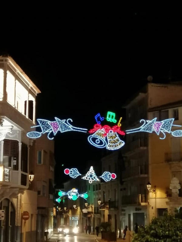 Sale a contratacin el suministro-arrendamiento del material de iluminacin para las fiestas patronales de Santa Eulalia y la Navidad 2024/25