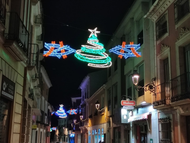 Sale a contratacin el suministro-arrendamiento del material de iluminacin para las fiestas patronales de Santa Eulalia y la Navidad 2024/25