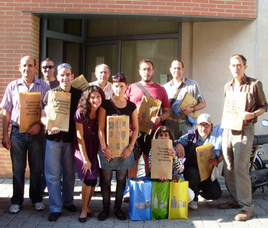 LOS USUARIOS DEL SERVICIO MUNICIPAL DE APOYO PSICOSOCIAL SE SUMA A LA CAMPAÑA DE RECICLAJE 