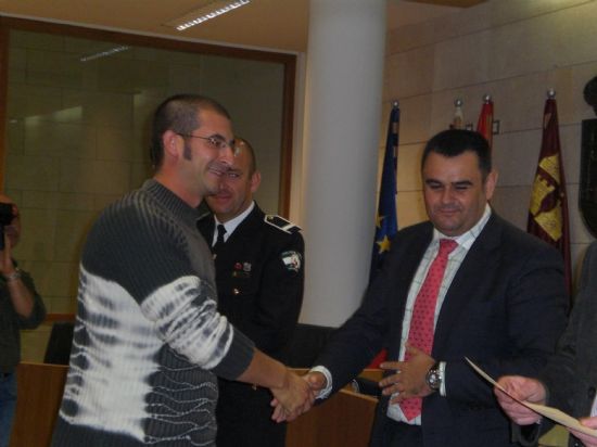 UN TOTAL DE 41 AGENTES DE LA POLICA LOCAL RECIBE EL DIPLOMA POR HABER PARTICIPADO EN EL CURSO VOLUNTARIO DE TIRO DEFENSIVO POLICIAL