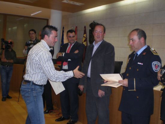 UN TOTAL DE 41 AGENTES DE LA POLICA LOCAL RECIBE EL DIPLOMA POR HABER PARTICIPADO EN EL CURSO VOLUNTARIO DE TIRO DEFENSIVO POLICIAL