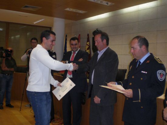 UN TOTAL DE 41 AGENTES DE LA POLICA LOCAL RECIBE EL DIPLOMA POR HABER PARTICIPADO EN EL CURSO VOLUNTARIO DE TIRO DEFENSIVO POLICIAL