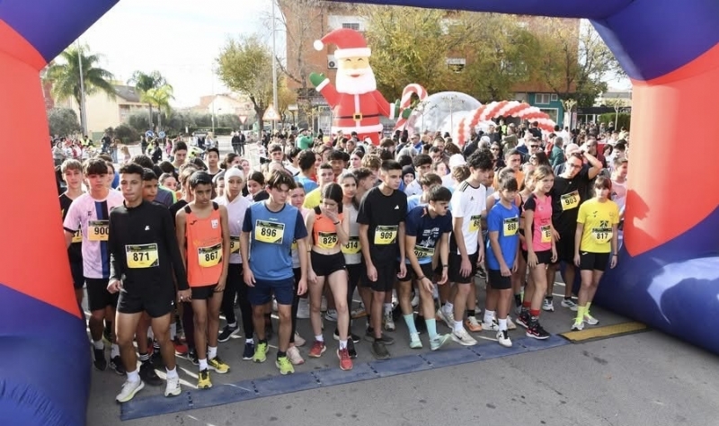 Éxito de participación en la XXXVI edición de la Carrera Popular Día de la Constitución de Totana, que organiza la Concejalía de Deportes Éxito de participación en la XXXVI edición de la Carrera Popular Día de la Constitución de Totana, que organiza la Concejalía de Deportes
