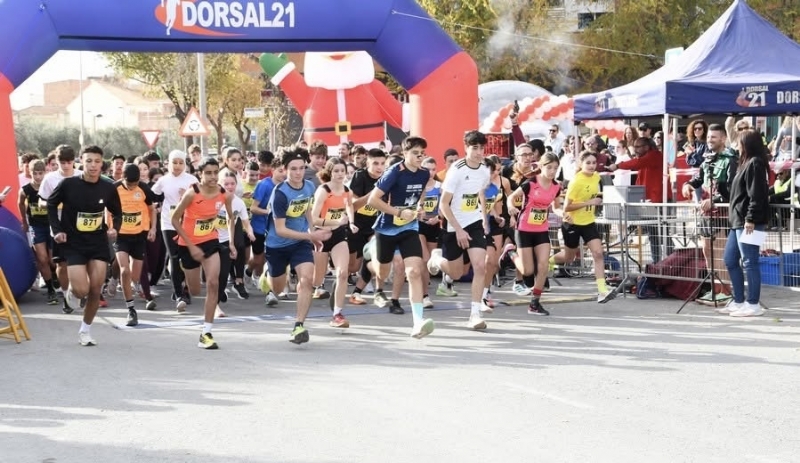 Éxito de participación en la XXXVI edición de la Carrera Popular Día de la Constitución de Totana, que organiza la Concejalía de Deportes Éxito de participación en la XXXVI edición de la Carrera Popular Día de la Constitución de Totana, que organiza la Concejalía de Deportes