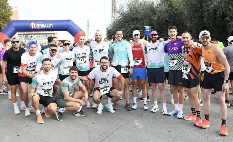 Éxito de participación en la XXXVI edición de la Carrera Popular Día de la Constitución de Totana, que organiza la Concejalía de Deportes Éxito de participación en la XXXVI edición de la Carrera Popular Día de la Constitución de Totana, que organiza la Concejalía de Deportes