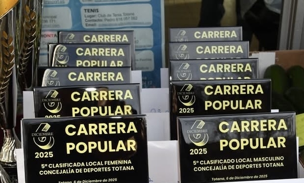 Éxito de participación en la XXXVI edición de la Carrera Popular Día de la Constitución de Totana, que organiza la Concejalía de Deportes Éxito de participación en la XXXVI edición de la Carrera Popular Día de la Constitución de Totana, que organiza la Concejalía de Deportes