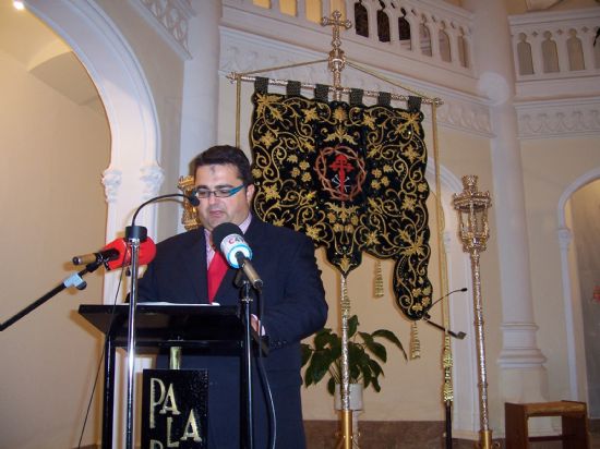 AUTORIDADES MUNICIPALES ASISTEN, EN LA CAPILLA DE LA MILAGROSA, AL ACTO OFICIAL DE PRESENTACIN DEL CARTEL DE LA SEMANA SANTA2008 QUE ILUSTRA UNA BELLA IMAGEN DE LA  SANTSIMA VIRGEN DE LA ESPERANZA