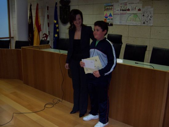 LA CONCEJAL DE MUJER E IGUALDAD DE OPORTUNIDADES ENTREGA LOS PREMIOS DEL CONCURSO DE CMIC Y DE DIBUJO, ORGANIZADOS PARA CONMEMORAR EL DA INTERNACIONAL DE LA MUJER