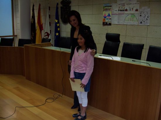 LA CONCEJAL DE MUJER E IGUALDAD DE OPORTUNIDADES ENTREGA LOS PREMIOS DEL CONCURSO DE CMIC Y DE DIBUJO, ORGANIZADOS PARA CONMEMORAR EL DA INTERNACIONAL DE LA MUJER