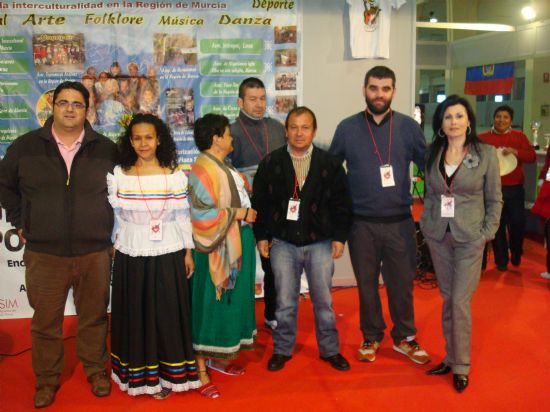 EL AYUNTAMIENTO DE TOTANA PARTICIPA CON UN EXPOSITOR EN LA FERIA "ENTRECULTURAS 2011" EN EL QUE SE HA MOSTRADO EL TRABAJO DE LA CONCEJALÍA DE BIENESTAR SOCIAL DE LA MANO DEL DE LAS ASOCIACIONES