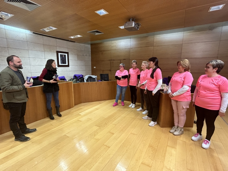 Vídeo. Realizan una recepción institucional a las arqueras del programa "Flechas rosas", que han participado en el Campeonato de España Deporte y Salud en Asturias