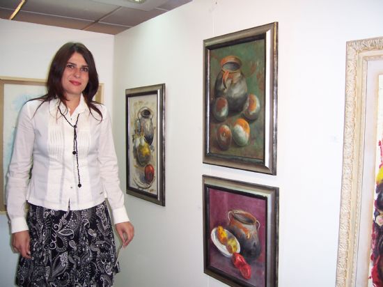 LA INAUGURACIN DE LA EXPOSICIN TRNSITOS, DE JUAN ANTONIO CORTS ABELLN, ANTE LA PRESENCIA DE AUTORIDADES MUNICIPALES, CONGREGA A UN NUMEROSO PBLICO
