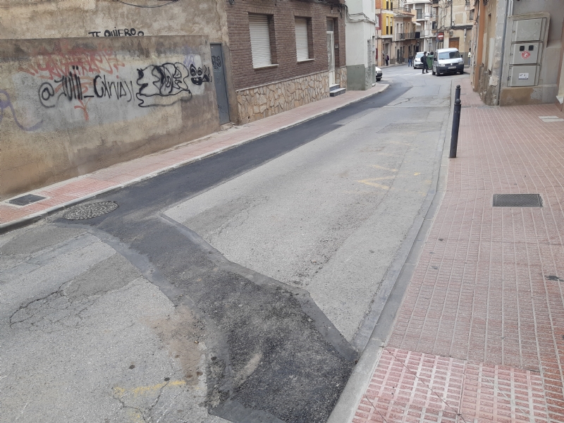 Finalizan las obras de urgencia acometidas para renovar un tramo de la red de alcantarillado y  saneamiento de la calle Maderera