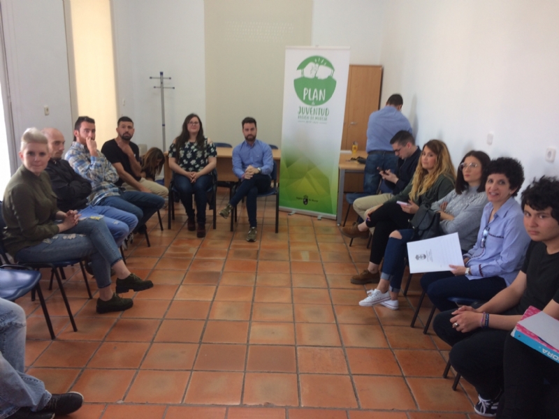 VÍDEO. El director general de Juventud se reúne con las asociaciones juveniles de Totana para conocer sus propuestas al "Plan de Juventud de la Región de Murcia 2019/2023"