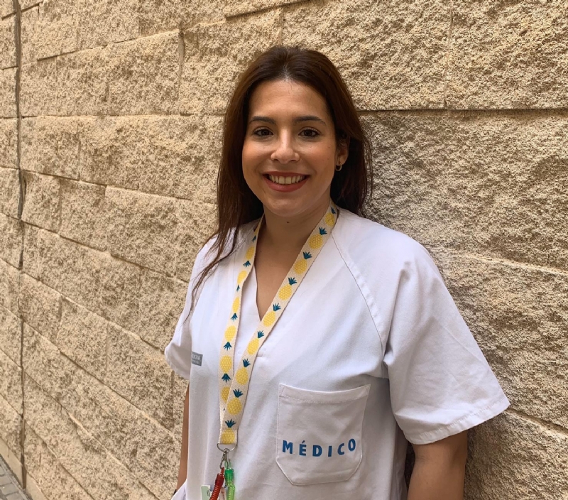 El alcalde felicita a la doctora totanera, Sandra Gonzlez Montiel, que colabora en un proyecto que emplea la radioterapia para tratar a pacientes con neumona por COVID-19 