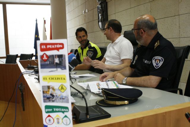 La Concejala de Seguridad Ciudadana y Emergencias edita un trptico informativo sobre normas bsicas del peatn y ciclista por las vas urbanas e interurbanas
