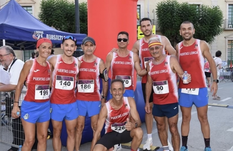 Totana rezuma un gran ambiente de atletismo en la 5 K Fiestas de Santiago que, en la categoría absoluta, ganaron Andrés Silvente (CA Puertas Lorca) y Lisa Bielevelt (Forza Totana)