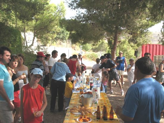 LA I JORNADA DEPORTIVO- RECREATIVA DE SENDERISMO POR EL PARAJE DE YCHAR CUENTA CON UNA PARTICIPACIN DE MEDIO CENTENAR DE PERSONAS 