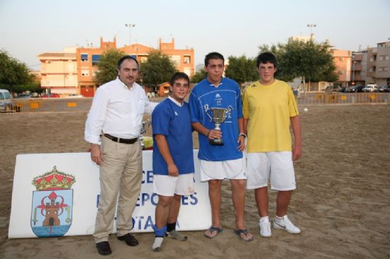 EL EQUIPO PANADERA FLORIDA SE PROCLAMA CAMPEN DEL TORNEO DE FTBOL PLAYA JUVENIL ORGANIZADO POR LA CONCEJALA DE DEPORTES