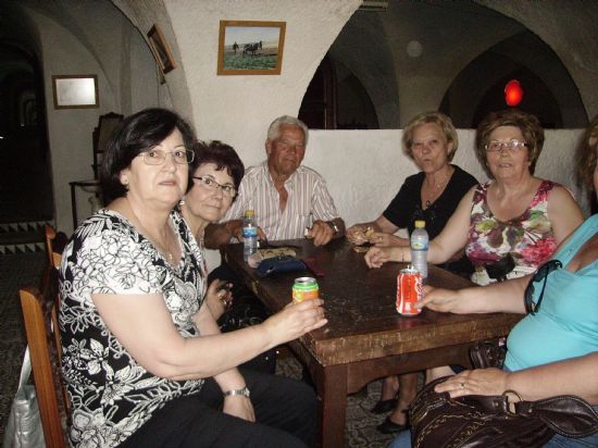 MÁS DE UN CENTENAR DE SOCIOS DEL CENTRO MUNICIPAL DE PERSONAS MAYORES DE TOTANA REALIZAN UNA EXCURSIÓN A LA VILLA DECLARADA CONJUNTO HISTÓRICO-ARTÍSTICO DE ALCALÁ DEL JÚCAR, EN ALBACETE