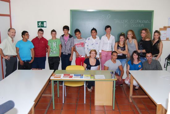 TRECE JÓVENES ALUMNOS PROCEDENTES DE LOS CENTROS DE EDUCACIÓN SECUNDARIA DE TOTANA PARTICIPAN EN EL AULA OCUPACIONAL EN LA MODALIDAD DE TALLER DE COCINA Y PASTELERÍA, QUE SE CELEBRA EN 