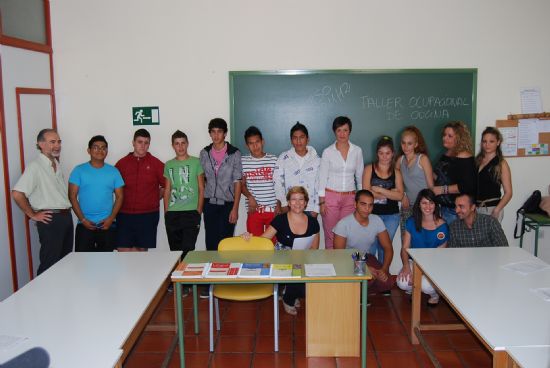 TRECE JÓVENES ALUMNOS PROCEDENTES DE LOS CENTROS DE EDUCACIÓN SECUNDARIA DE TOTANA PARTICIPAN EN EL AULA OCUPACIONAL EN LA MODALIDAD DE TALLER DE COCINA Y PASTELERÍA, QUE SE CELEBRA EN 