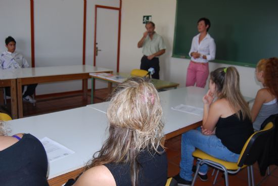 TRECE JÓVENES ALUMNOS PROCEDENTES DE LOS CENTROS DE EDUCACIÓN SECUNDARIA DE TOTANA PARTICIPAN EN EL AULA OCUPACIONAL EN LA MODALIDAD DE TALLER DE COCINA Y PASTELERÍA, QUE SE CELEBRA EN 