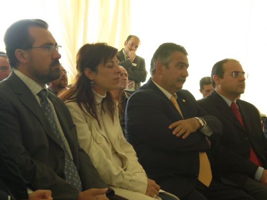 EL CONSEJERO DE DESARROLLO SOSTENIBLE INAUGURA UN PARQUE FOTOVOLTAICO EN SIERRA ESPUA QUE PRODUCE ENERGA PARA ABASTECER A 1.200 HOGARES CON LA PRESENCIA DE LA CONCEJAL DE MEDIO AMBIENTE