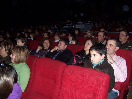 LA PIEZA TEATRAL DEL CLSICO PETER PAN REPRESENTADA EN EL CINE VELASCO, DIVIERTE A PEQUEOS Y MAYORES CON LAS AVENTURAS DEL NIO QUE NO QUERA CRECER