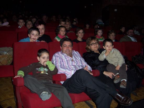 LA PIEZA TEATRAL DEL CLSICO PETER PAN REPRESENTADA EN EL CINE VELASCO, DIVIERTE A PEQUEOS Y MAYORES CON LAS AVENTURAS DEL NIO QUE NO QUERA CRECER